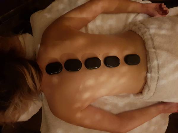 Massage aux pierres chaudes